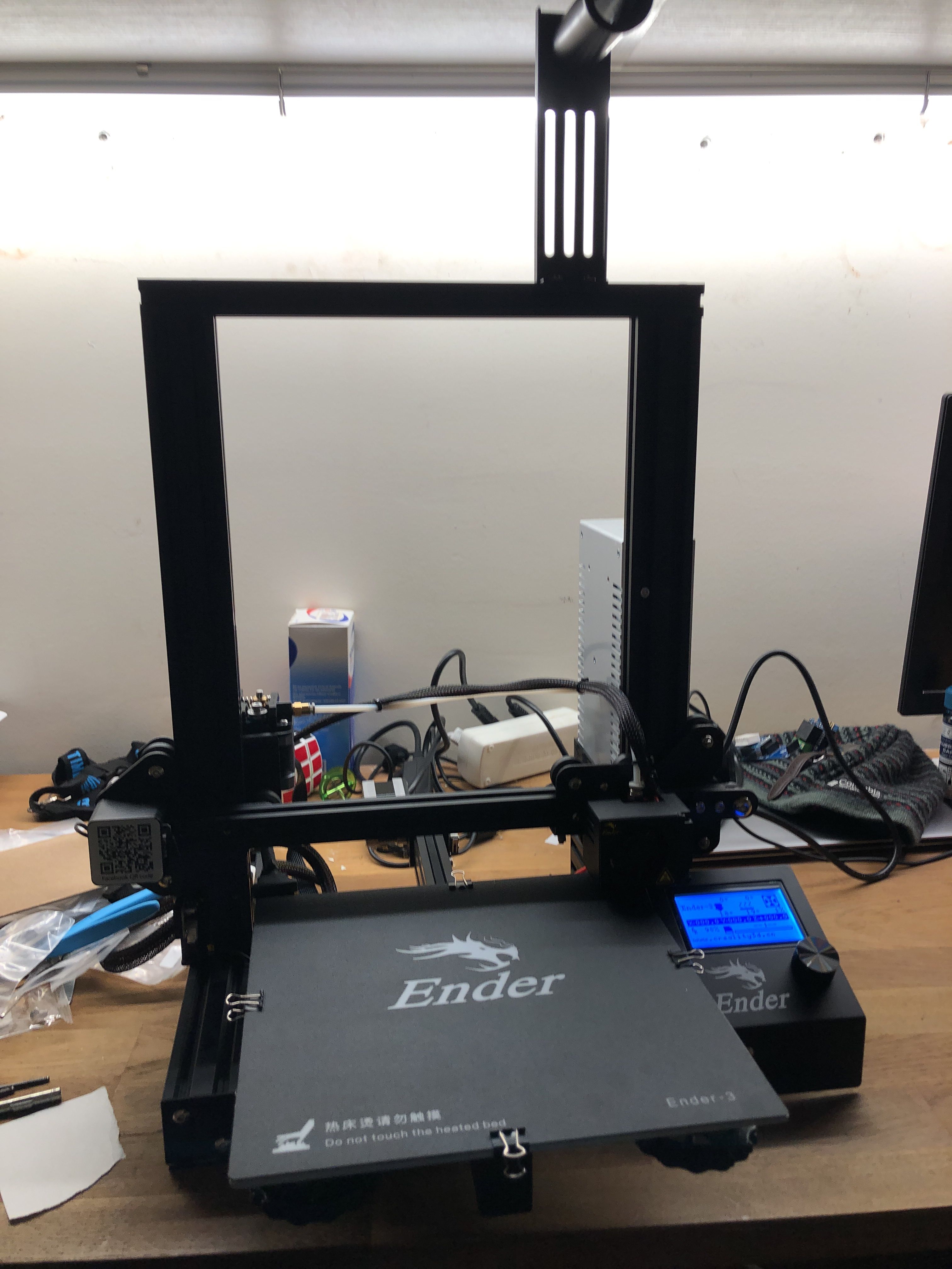 You can see the "ears" of the clips on the left and right side of the bed - moments before the disaster