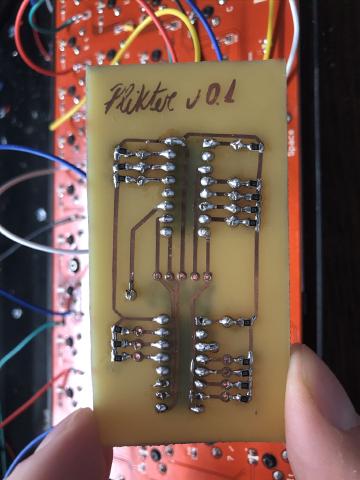 Keyboard hooks bottom - wires from rows to the MCU & columnns to the Plikter board